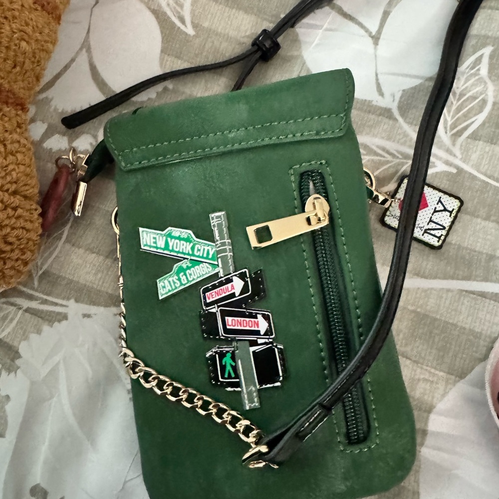 NYC Themed Crossbody Bag with Taxi Design - Picture 2 of 2